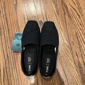TOMS NWT Classic Alpargata black felt/faux shearling size 10